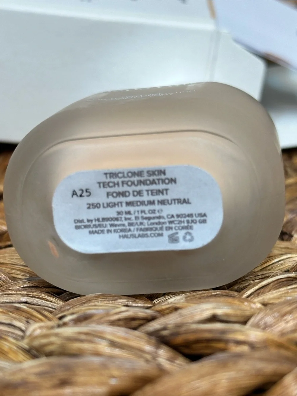 NWT Haus Lab 250 Triclone Skin Tech Foundation Light Medium Neutral